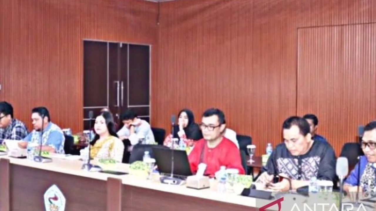 Universitas Pattimura (Unpatti) Ambon membangun laboratorium energi terbarukan bersama Nzmates untuk mendukung transisi energi bersih di Maluku, yang mencakup riset berbagai sumber energi terbarukan dan pelatihan mahasiswa.