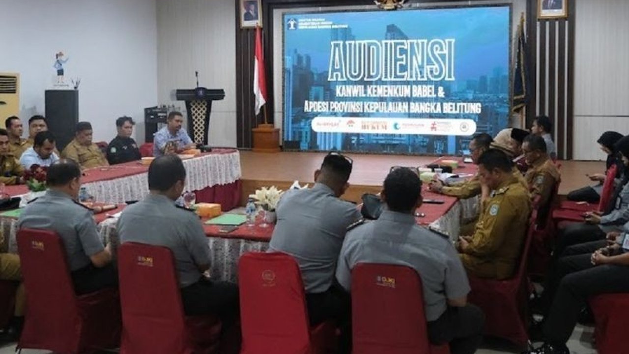 Kemenkumham Provinsi Kepulauan Bangka Belitung berkolaborasi dengan APDESI Babel untuk meningkatkan kesadaran hukum dan pembangunan budaya hukum di desa-desa, termasuk mendorong partisipasi dalam Paralegal Justice Award (PJA).