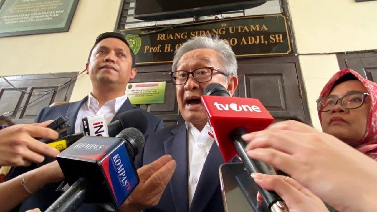 Kuasa hukum Hasto Kristiyanto mempertanyakan legalitas SOP KPK dalam penetapan tersangka, menganggapnya sebagai prosedur internal yang tidak sesuai UU KPK, sementara KPK bersikeras telah mengikuti prosedur.