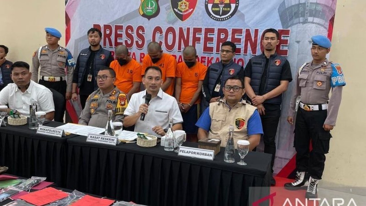 Polresta Bandara Soetta menangkap tiga pelaku pencurian baterai menara telekomunikasi di Bandara Soetta, dengan kerugian mencapai Rp1,2 miliar; dua pelaku lainnya masih buron.