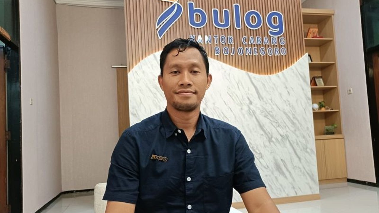 Bulog Cabang Bojonegoro berupaya maksimal membeli gabah petani di Bojonegoro, Tuban, dan Lamongan dengan Harga Pembelian Pemerintah (HPP) Rp6.500 per kilogram, kendati harga pasar lebih tinggi dan kapasitas serap terbatas.