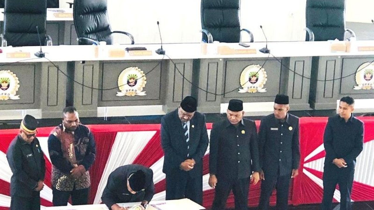 Dewan Perwakilan Rakyat Kabupaten (DPRK) Kaimana menetapkan Hasan Achmad dan Isak Wariensi sebagai Bupati dan Wakil Bupati terpilih periode 2025-2030 berdasarkan keputusan KPU dan Mahkamah Konstitusi.