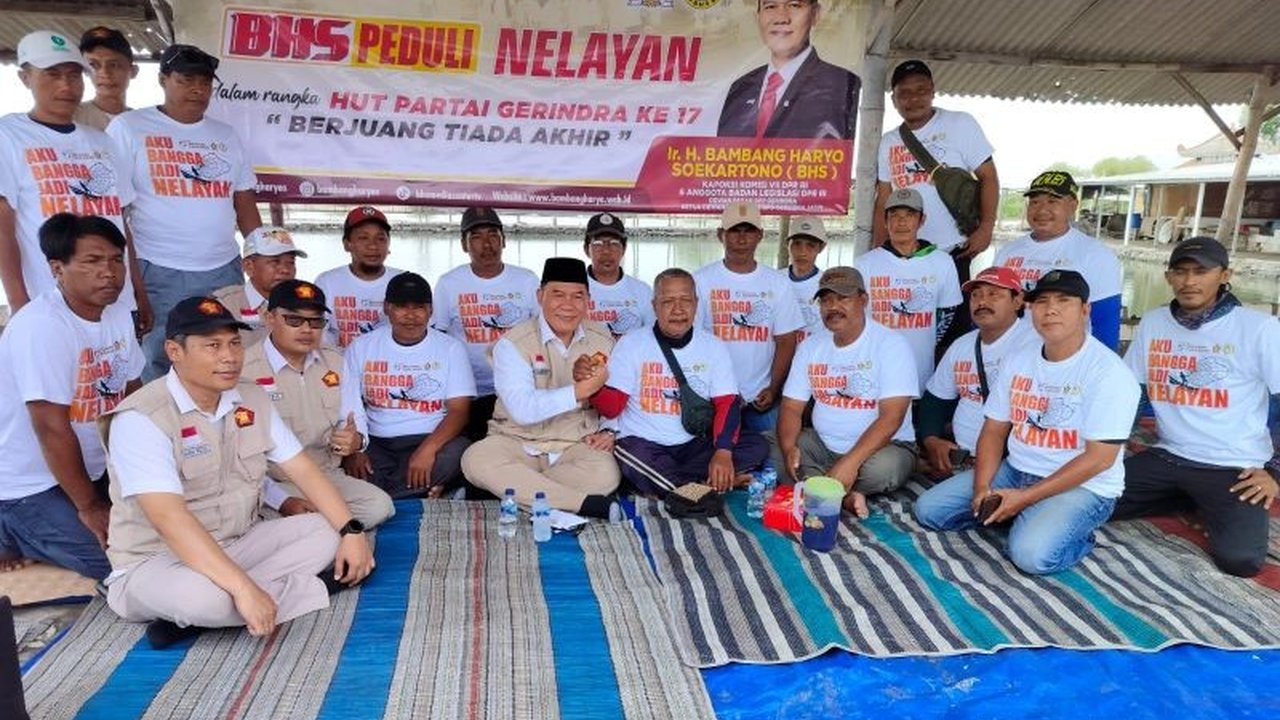 Anggota Komisi VII DPR RI, Bambang Haryo Soekartono, menyerap aspirasi nelayan di Cemandi, Sidoarjo, terkait subsidi bahan bakar, perumahan, dan akses kredit usaha rakyat (KUR).