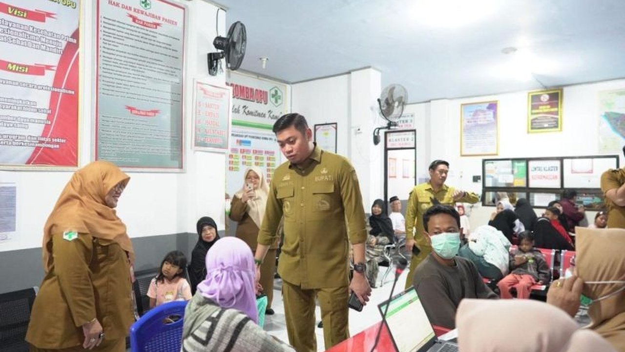 Bupati Gowa, Adnan Purichta Ichsan, meninjau langsung peluncuran program Cek Kesehatan Gratis (CKG) pemerintah pusat di Gowa, Sulawesi Selatan, yang disambut antusias warga dan diharapkan dapat meningkatkan deteksi dini penyakit.