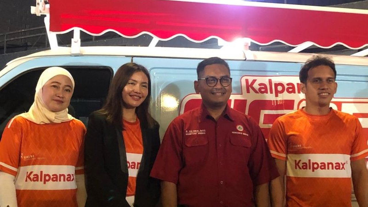 Artikel ini membahas penyebab infeksi jamur kulit, seperti keringat berlebihan, kontak dengan permukaan terkontaminasi, dan kelembapan tinggi, serta dampak sosialnya dan solusi pencegahan.