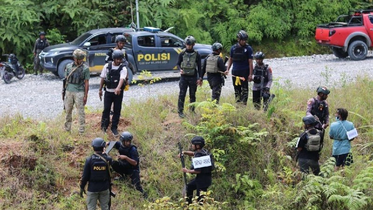 Satgas Operasi Damai Cartenz dan Polres Yalimo melakukan rekonstruksi penembakan Bripda Iqbal Anwar Arif di Yalimo, Papua Pegunungan, yang melibatkan anggota KKB Nikson Matuan dan pimpinan Askel Mabel.