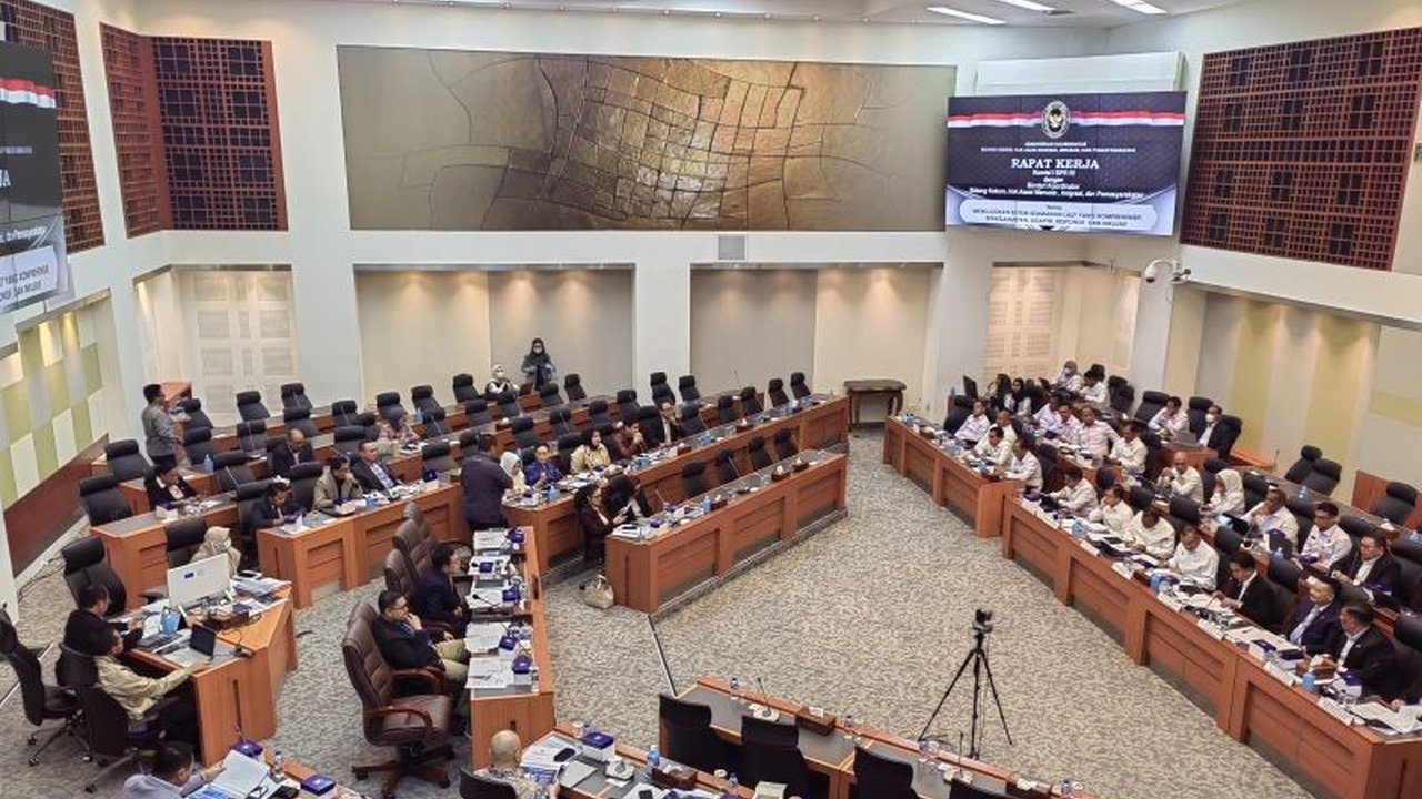 Menko Yusril Ihza Mahendra mengusulkan pembentukan Badan Legislasi Nasional untuk menyelaraskan rancangan undang-undang pemerintah sebelum diajukan ke DPR, guna menghindari inkonsistensi dan memastikan keselarasan antar-RUU.