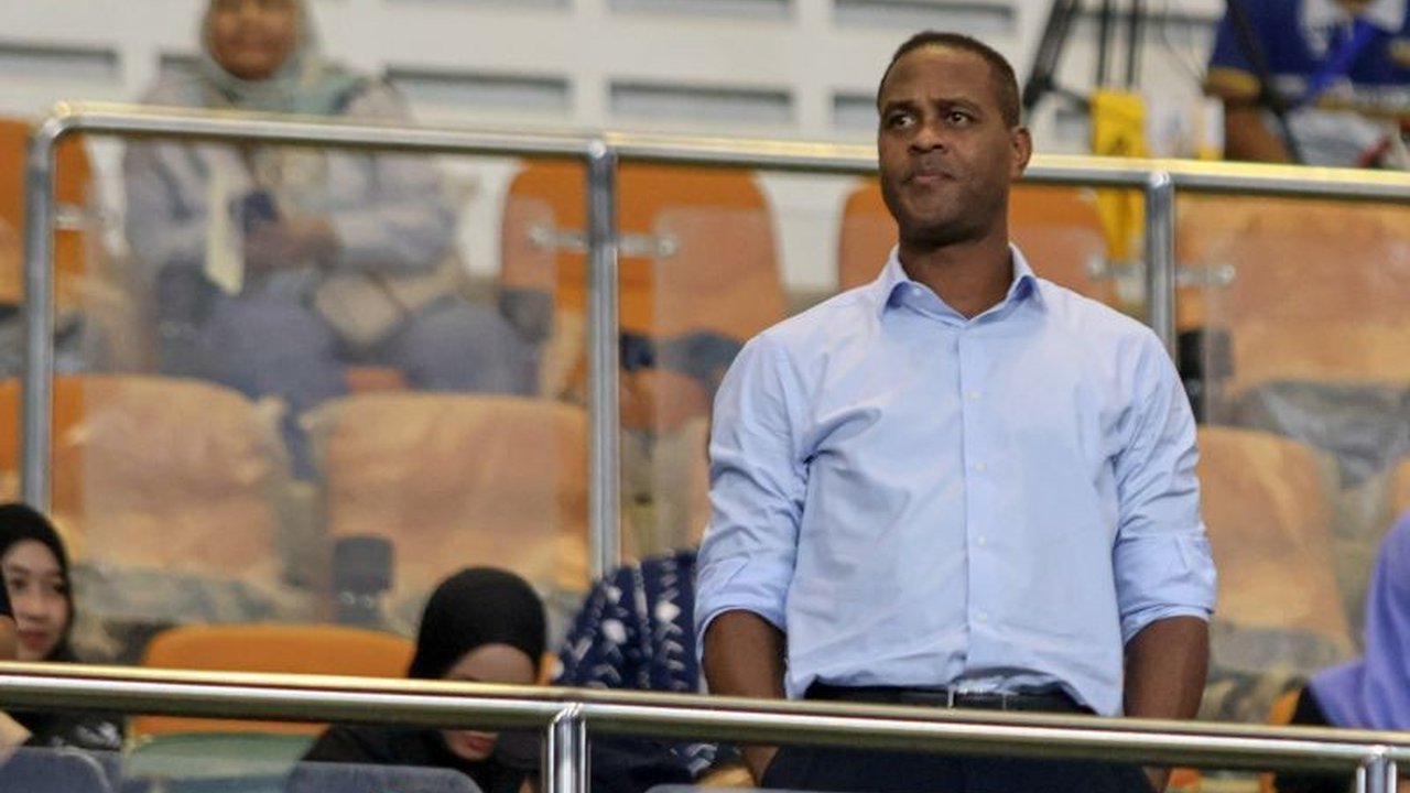Pelatih Timnas Indonesia, Patrick Kluivert, beserta stafnya mengunjungi Dewa United Sports Center, menyaksikan latihan, dan bertemu dengan pelatih klub,  membangun potensi sinergi antara Timnas dan klub Liga 1.