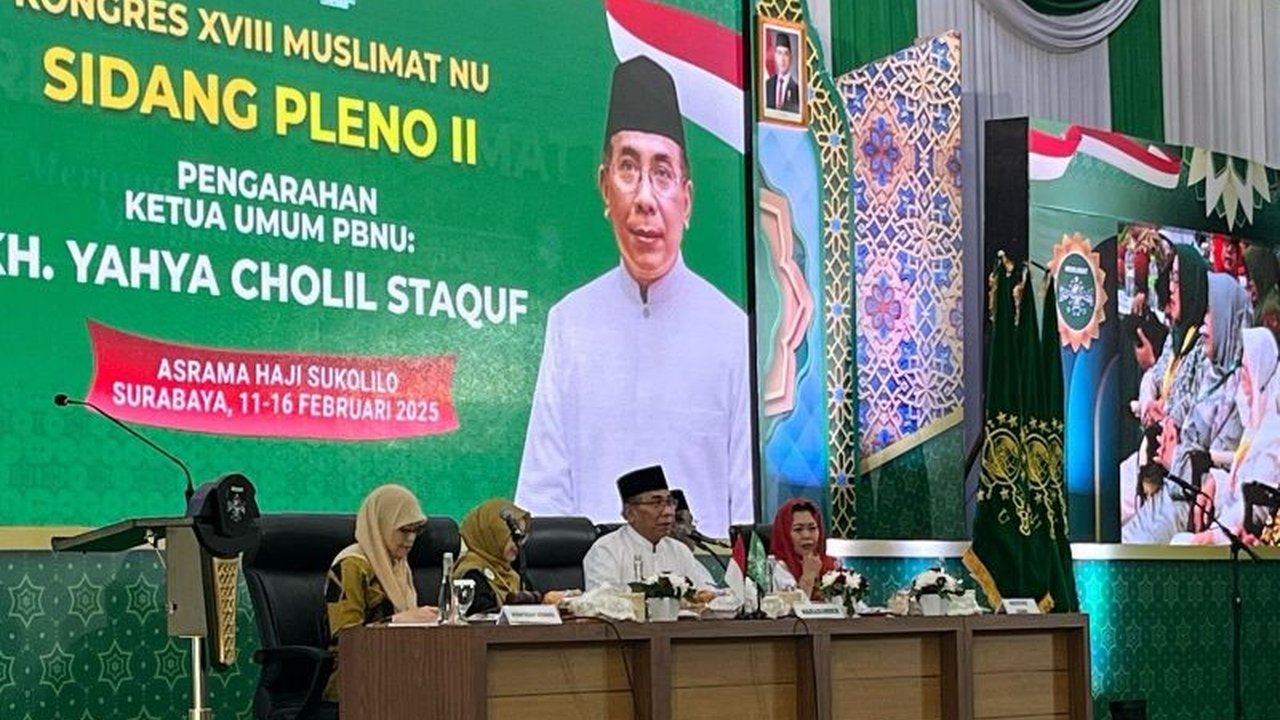 Ketua Umum PBNU, Gus Yahya, mendorong komunikasi yang lebih seimbang antara PBNU dan Muslimat NU untuk menghadapi tantangan zaman dan memperkuat peran Muslimat NU di abad kedua NU.