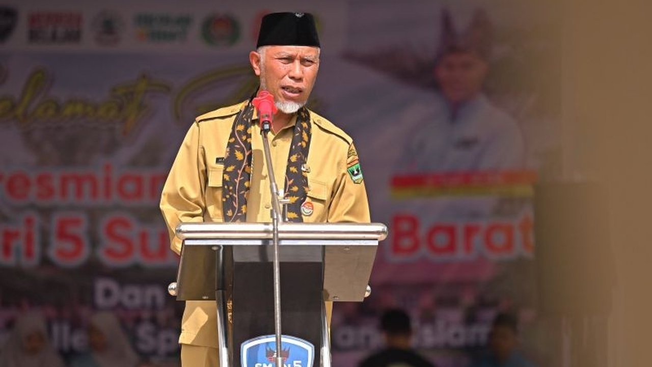 Gubernur Sumbar Mahyeldi mendorong langkah-langkah revolusioner, termasuk perluasan sekolah berasrama dan regulasi penggunaan gadget, untuk mengembalikan kejayaan pendidikan di provinsi tersebut dan mencetak generasi unggul.