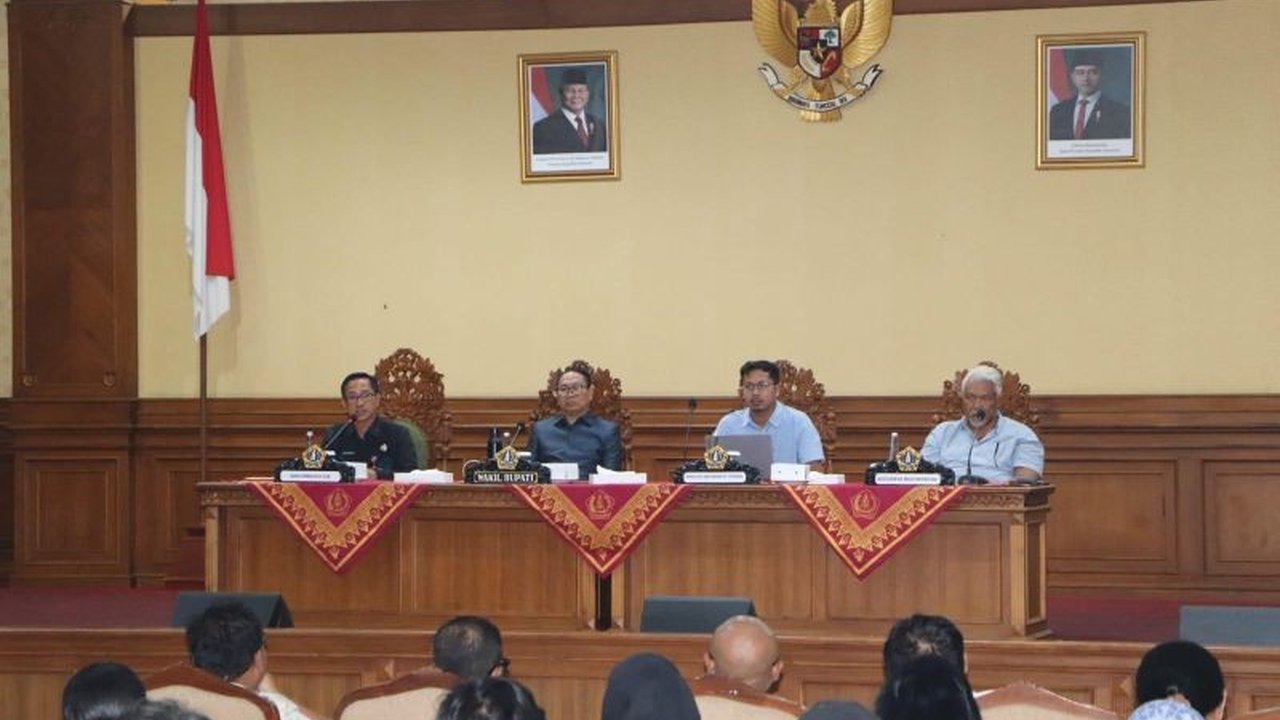 Pemerintah Kabupaten Badung, Bali, menggelar rapat koordinasi untuk mengatasi kelangkaan elpiji 3 kg yang berdampak pada perekonomian dan inflasi daerah, serta membahas solusi digitalisasi penyaluran subsidi.