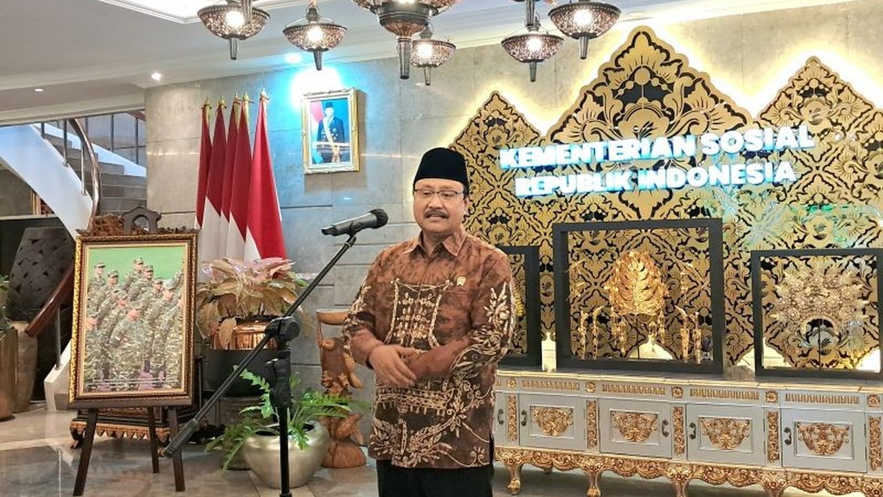 Menteri Sosial dan Menko PMK membahas pemanfaatan Data Tunggal Sosial Ekonomi Nasional (DTSEN) untuk memberdayakan penerima bansos agar lepas dari ketergantungan dan meningkatkan kesejahteraan masyarakat.