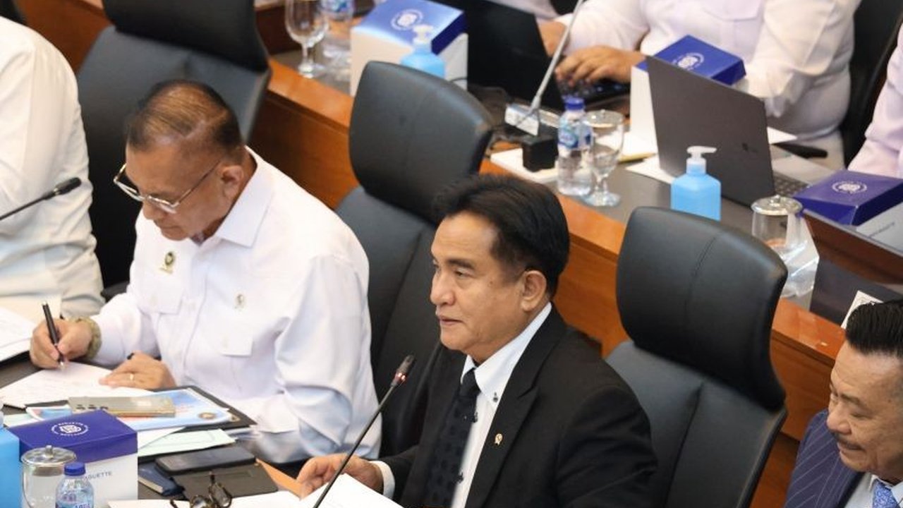 Menteri Koordinator Bidang Hukum dan HAM, Yusril Ihza Mahendra, menegaskan bahwa pemulangan Reynhard Sinaga dan Hambali saat ini bukan prioritas utama pemerintah, meskipun pemerintah tetap bertanggung jawab atas WNI di luar negeri.