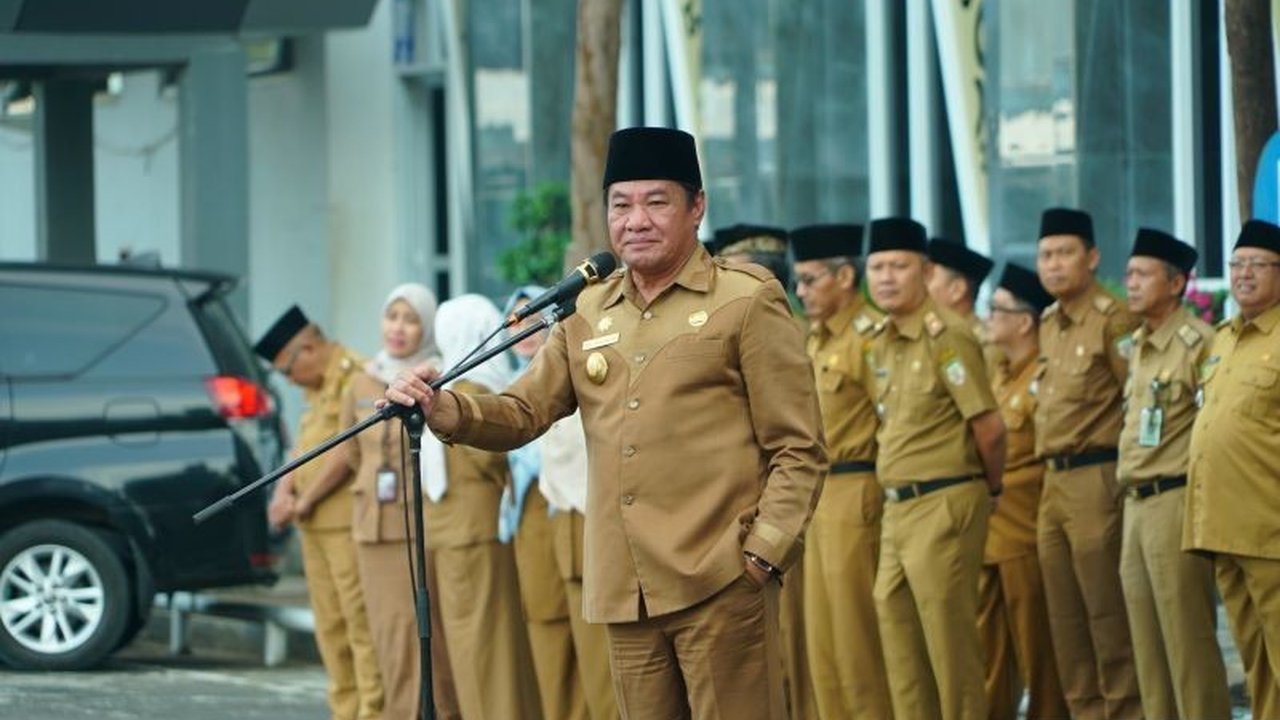 Plt Gubernur Bengkulu, Rosjonsyah, meminta ASN di lingkungan Pemprov Bengkulu untuk meningkatkan efisiensi kerja, integritas, dan komitmen antikorupsi demi pelayanan publik yang optimal.