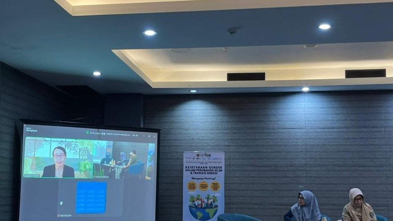 Staf Ahli KPPA menyoroti pentingnya kebijakan iklim responsif gender di Aceh, termasuk alokasi dana khusus bagi usaha ekonomi perempuan dan peningkatan partisipasi mereka dalam perencanaan kebijakan iklim.