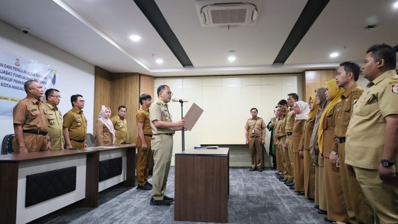 Wali Kota Makassar, Danny Pomanto, melantik 91 pejabat fungsional di akhir masa jabatannya, berharap peningkatan kinerja dan birokrasi yang lebih unggul untuk Makassar.