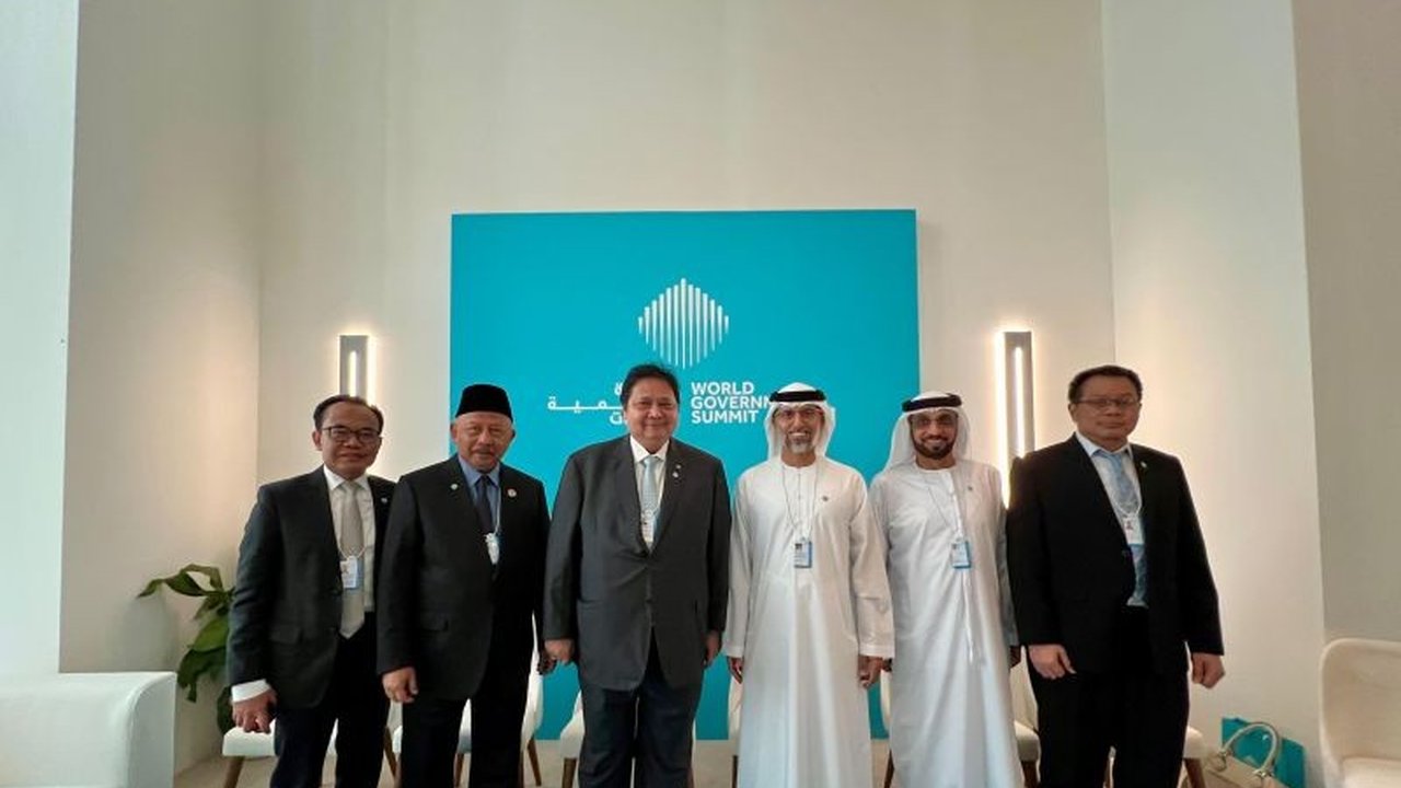 Uni Emirat Arab (UEA) menyatakan kesiapannya mendukung penuh transisi energi bersih Indonesia melalui berbagai proyek strategis, termasuk pembangunan pembangkit listrik tenaga surya hingga 10 GW dan pengembangan infrastruktur energi hijau.