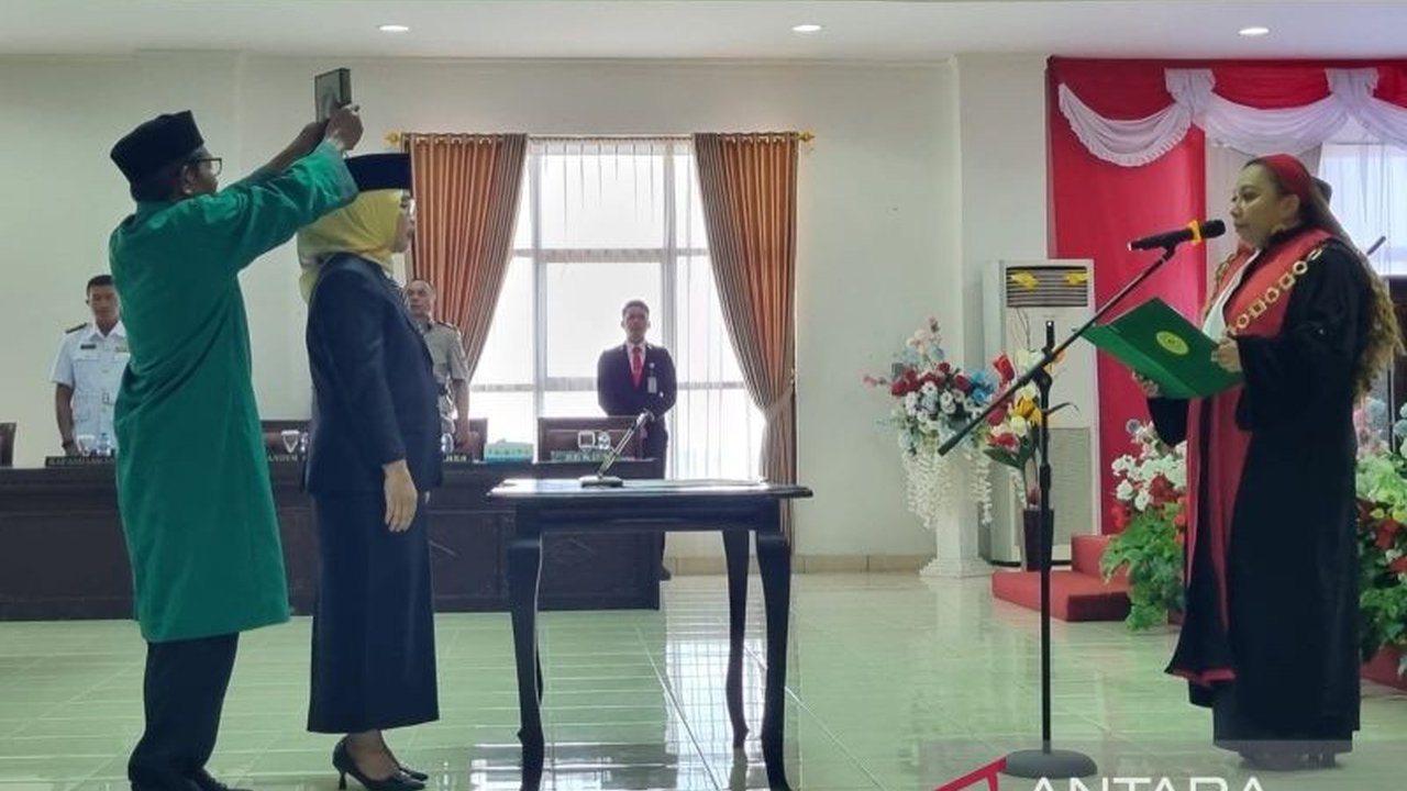 Dewan Perwakilan Rakyat Kabupaten (DPRK) Manokwari, Papua Barat, kini telah memiliki empat unsur pimpinan setelah pelantikan Suriyati dari Partai Golkar sebagai Wakil Ketua I pada 12 Februari 2025.