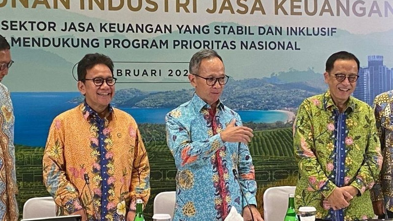 Otoritas Jasa Keuangan (OJK) telah menyelesaikan draf Rancangan Peraturan OJK (RPOJK) untuk akses pembiayaan UMKM dan kini tengah dalam tahap konsultasi dengan DPR sebelum diterbitkan, bertujuan untuk mendorong pertumbuhan UMKM yang lebih sehat dan efisie