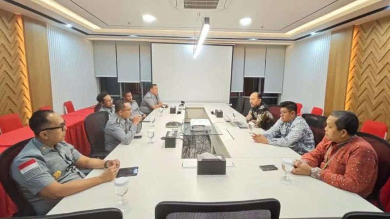 Kemenkum Sulsel dan OJK Sulawesi Selatan bersinergi mengawasi pelaksanaan jaminan fidusia untuk memastikan kepatuhan terhadap regulasi dan meningkatkan pemahaman publik.