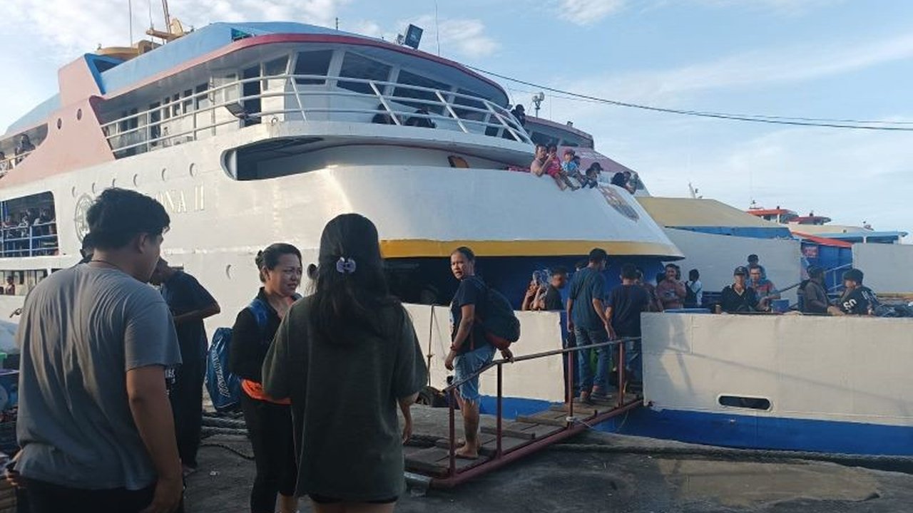 BMKG memperingatkan gelombang tinggi hingga 4 meter di perairan Talaud, Sulawesi Utara, hingga 15 Februari 2025, mengancam keselamatan pelayaran dan nelayan.