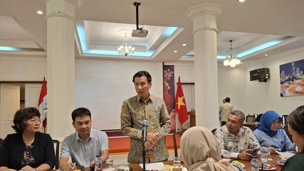 Indonesia dan Vietnam sepakat meningkatkan nilai perdagangan hingga Rp294,7 triliun pada 2025, ditandai dengan pertumbuhan positif dan kerja sama di berbagai sektor strategis.