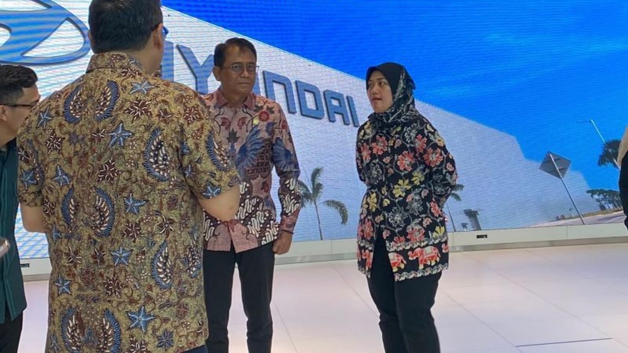 Komisi VII DPR RI mendukung penuh inisiatif Kementerian Perindustrian untuk mencapai Net Zero Emission (NZE) di sektor industri pada tahun 2050, bahkan 10 tahun lebih cepat dari target nasional, melalui fokus pada teknologi ramah lingkungan, efisiensi ene