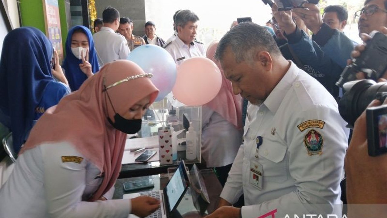 Penjabat Bupati Temanggung mendorong Puskesmas untuk gencar mensosialisasikan program Cek Kesehatan Gratis (CKG) agar masyarakat dapat mendeteksi penyakit secara dini dan meningkatkan kesadaran akan pentingnya pemeriksaan kesehatan rutin.