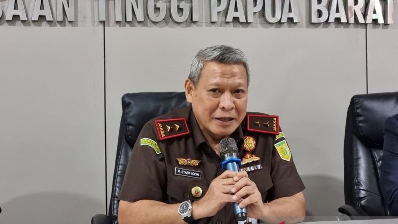 Kejaksaan Tinggi Papua Barat mendesak Pemda di Papua Barat dan Papua Barat Daya untuk memperbaiki sistem pengadaan barang/jasa guna mencegah korupsi, ditandai dengan diterbitkannya surat edaran Gubernur dan Kepala Dinas PUPR.