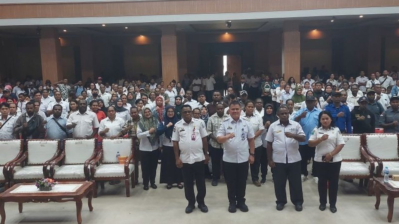 Pemerintah Kota Sorong berupaya mengakomodasi 625 honorer daerah lewat jalur PPPK dengan melengkapi berkas administrasi untuk diajukan ke BKN, mengikuti kebijakan pemerintah pusat dalam menyelesaikan permasalahan honorer.