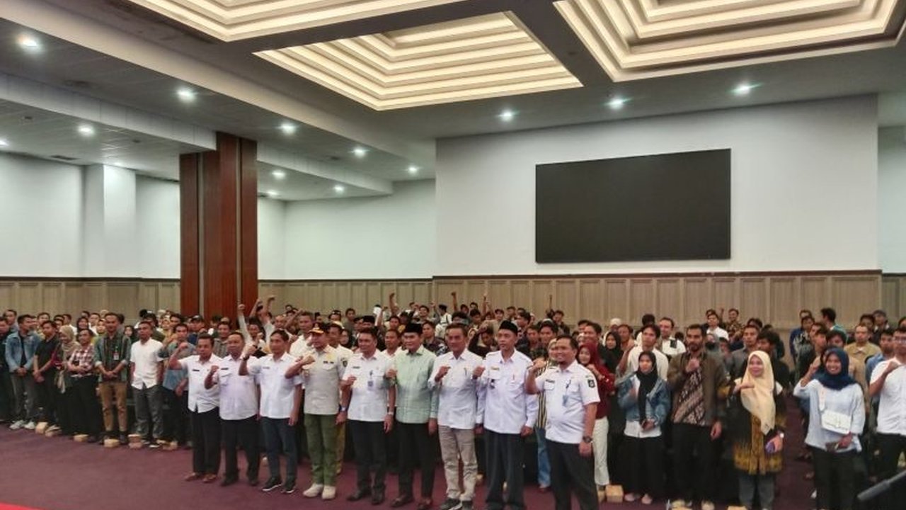 Pemerintah Kabupaten Lombok Tengah menggelar bimbingan teknis untuk 1.815 anggota KPPS guna memastikan Pilkades serentak di 24 desa pada 26 Februari 2025 berjalan lancar dan aman.