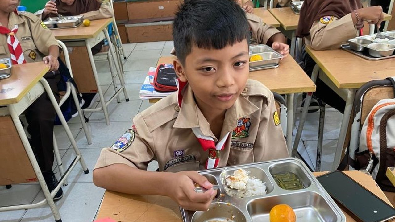Siswa SDN Cipulir 01 Pagi Jakarta Selatan mengusulkan penambahan menu ayam goreng dan kangkung untuk program Makan Bergizi Gratis (MBG) agar lebih bervariasi dan menarik.