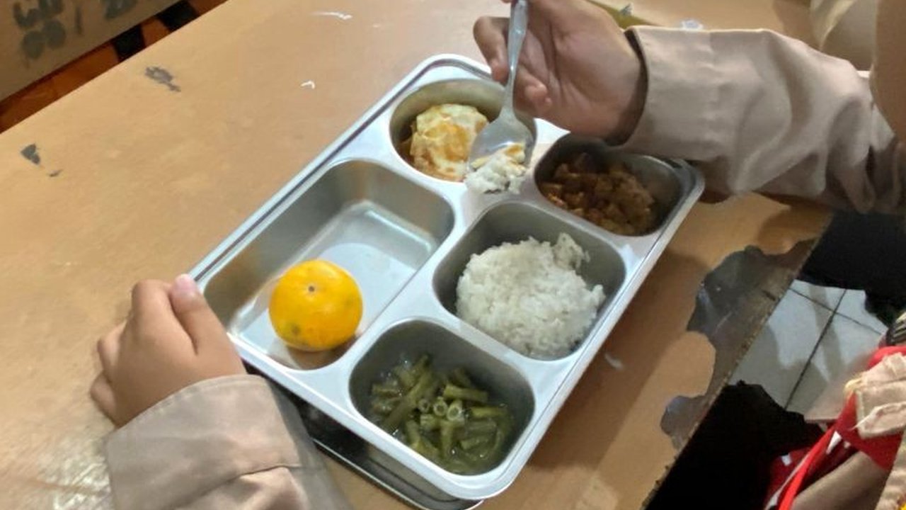 DPRD DKI Jakarta menunggu arahan pemerintah pusat terkait program Makan Bergizi Gratis (MBG) selama Ramadhan 2025, termasuk penyesuaian menu untuk berbuka puasa.