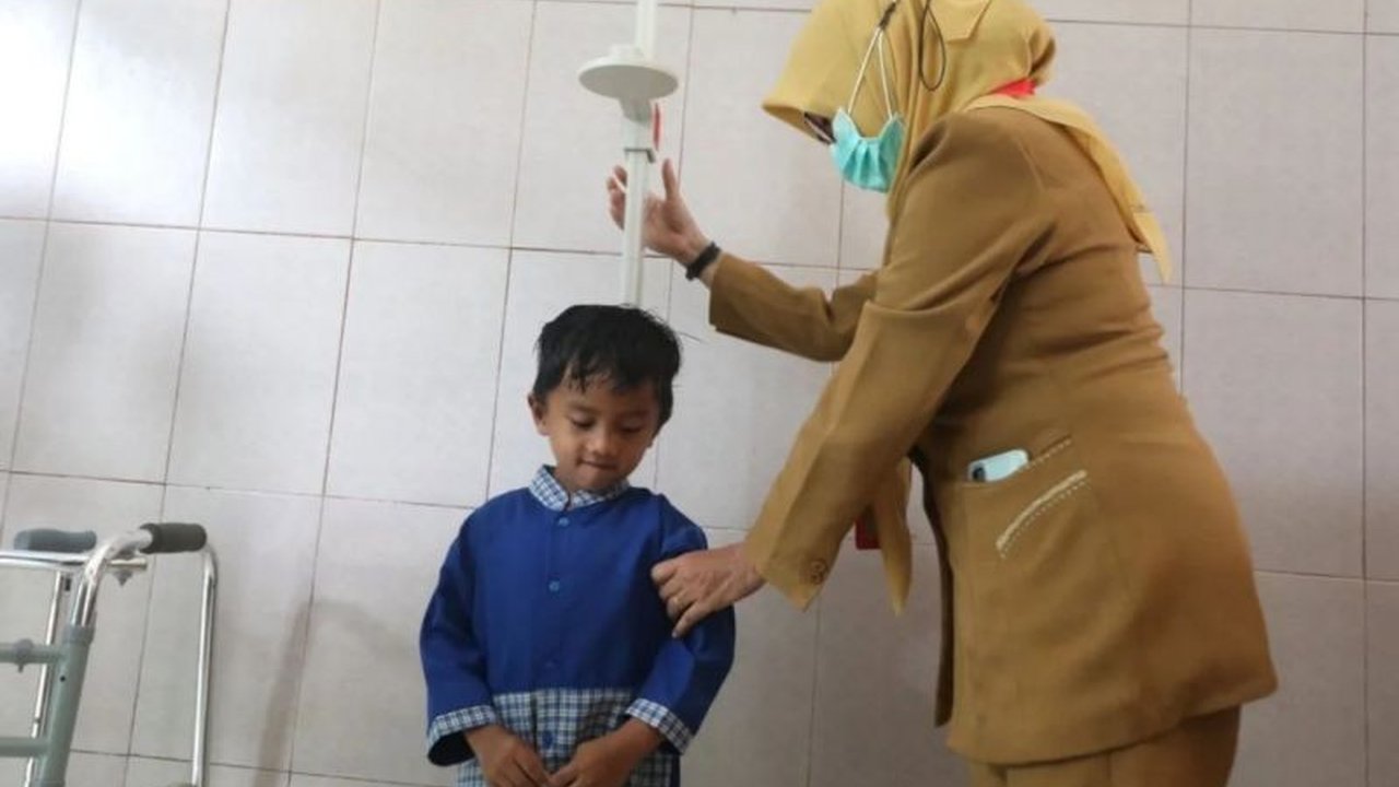 Pemerintah pusat meluncurkan program pemeriksaan kesehatan gratis di 10.200 Puskesmas Indonesia, termasuk 180 Puskesmas di Riau yang telah menyediakan layanan pemeriksaan fisik dan laboratorium gratis bagi masyarakat.