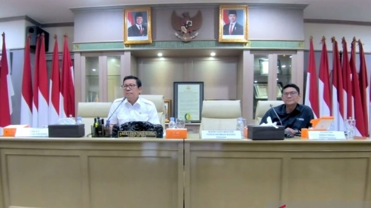 Kepala Bapanas mengusulkan kenaikan HET MinyaKita di Indonesia Timur untuk menutup selisih ongkos kirim yang tinggi, sehingga harga di wilayah tersebut tidak jauh berbeda dengan daerah lain.