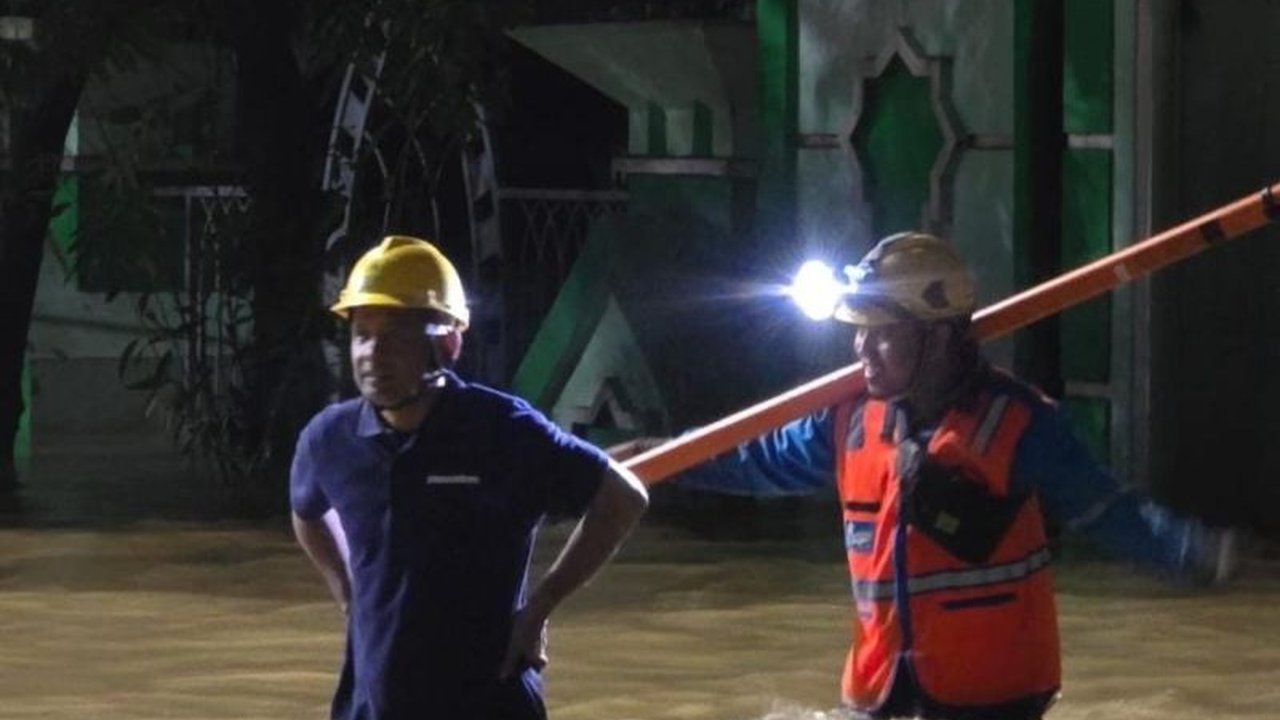 PT PLN (Persero) berhasil memulihkan pasokan listrik untuk 19.458 pelanggan di Sulawesi Selatan setelah banjir yang melanda beberapa wilayah pada 11-12 Februari 2025, meskipun masih ada pelanggan lain yang terdampak.