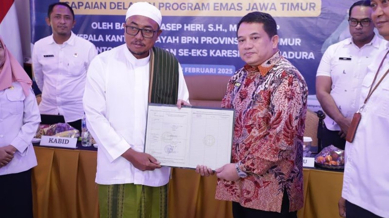 Kanwil BPN Jatim gencar percepat sertifikasi tanah di Madura, terutama tempat ibadah, dengan berbagai strategi inovatif seperti layanan  khusus dan sosialisasi langsung.