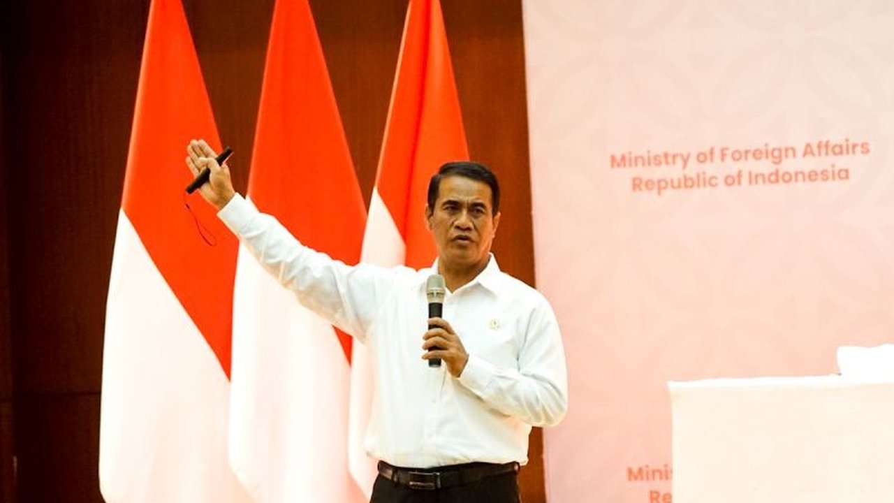 Menteri Pertanian Andi Amran Sulaiman mengajak calon Dubes untuk mendorong ekspor dan investasi asing guna memperkuat industri pertanian nasional, serta membuka peluang pasar baru dan menarik investor untuk hilirisasi pertanian.