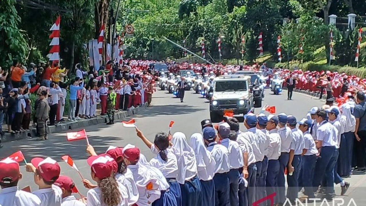 Presiden Turki Recep Tayyip Erdogan dan Ibu Negara tiba di Istana Bogor, disambut meriah oleh masyarakat dan pasukan berkuda Paspampres untuk merayakan 75 tahun hubungan diplomatik Indonesia-Turki.
