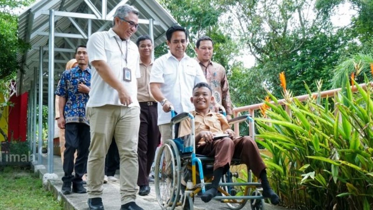 PT Timah meningkatkan komitmennya terhadap pendidikan inklusif bagi anak berkebutuhan khusus di Bangka Belitung melalui berbagai program pemberdayaan dan pelatihan, berkolaborasi dengan pemerintah daerah dan instansi pendidikan.