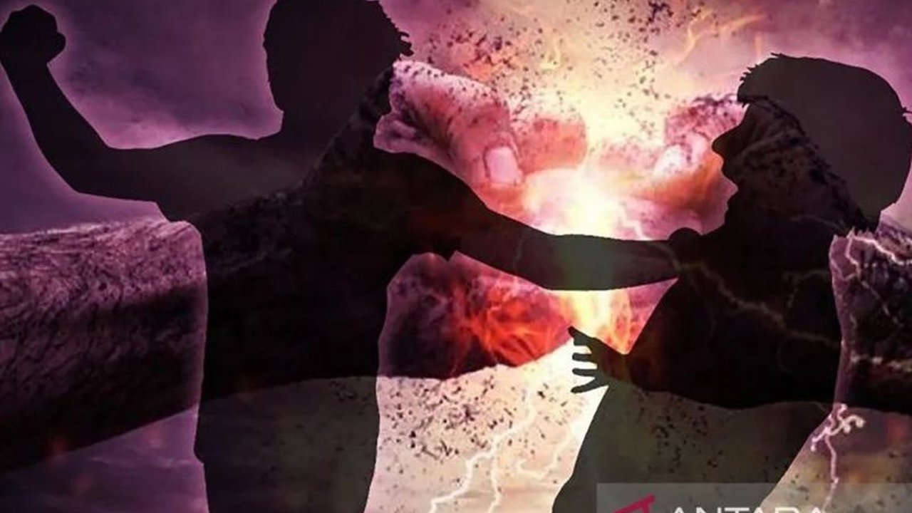 Polisi Jakarta Utara menangkap pasangan suami istri (pasutri) yang diduga menganiaya dua asisten rumah tangga (ART) mereka di Kelapa Gading karena tidak puas dengan kinerja korban; pasutri tersebut terancam hukuman 5 tahun penjara.