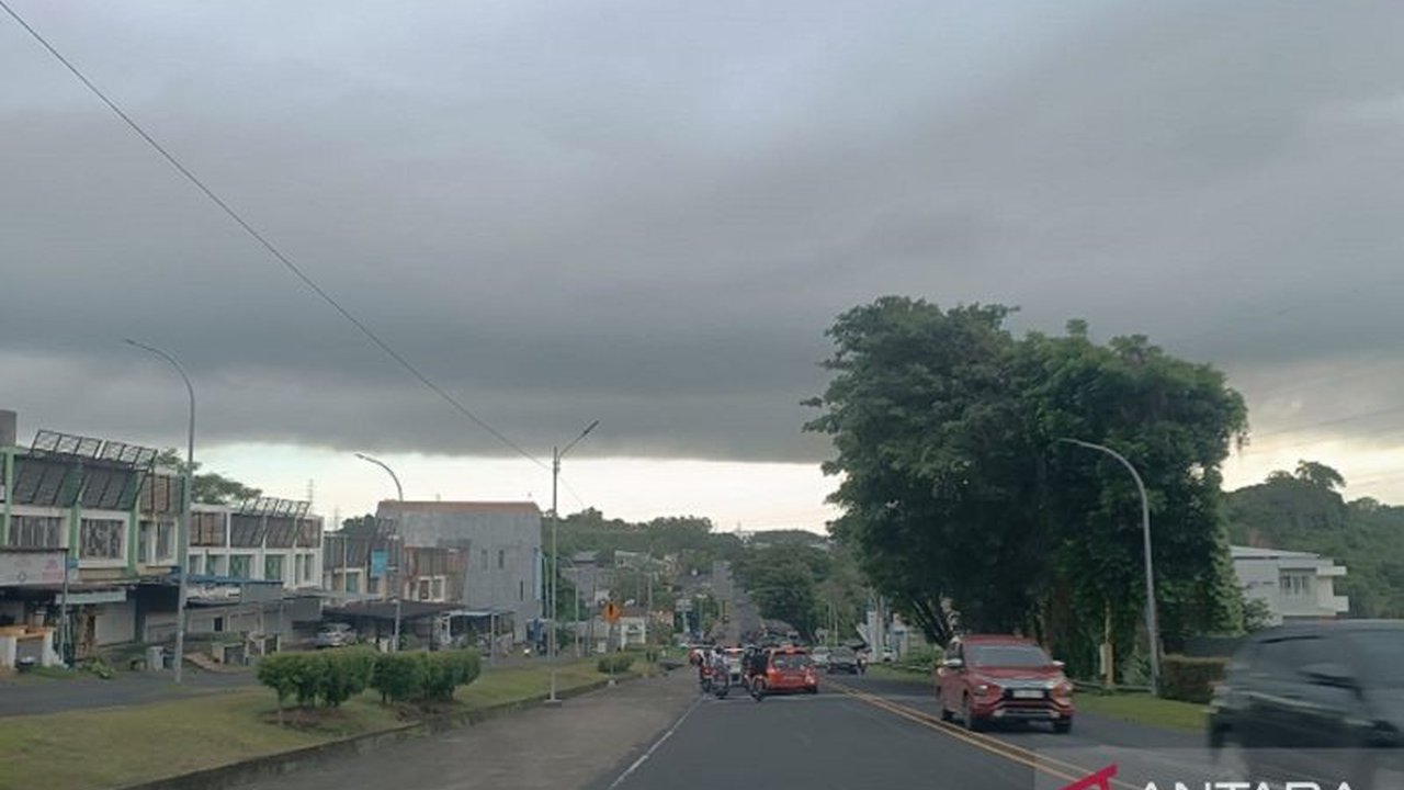 BMKG memperingatkan potensi bencana hidrometeorologi di Sulawesi Utara hingga 16 Februari 2025, meminta masyarakat dan pemerintah daerah meningkatkan kewaspadaan.