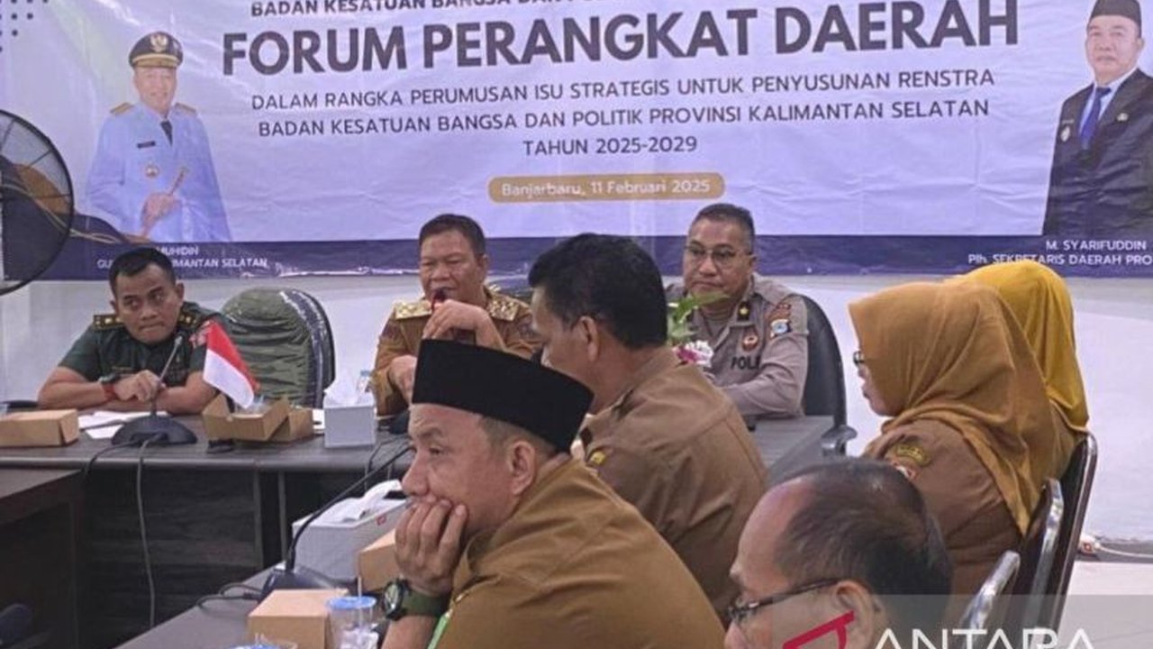 Bakesbangpol Kalsel menggelar Forum Perangkat Daerah untuk mengidentifikasi isu strategis pembangunan dalam Renstra 2025-2029, mencakup potensi bonus demografi, stabilitas pasca-Pilkada 2024, dan tantangan keamanan.