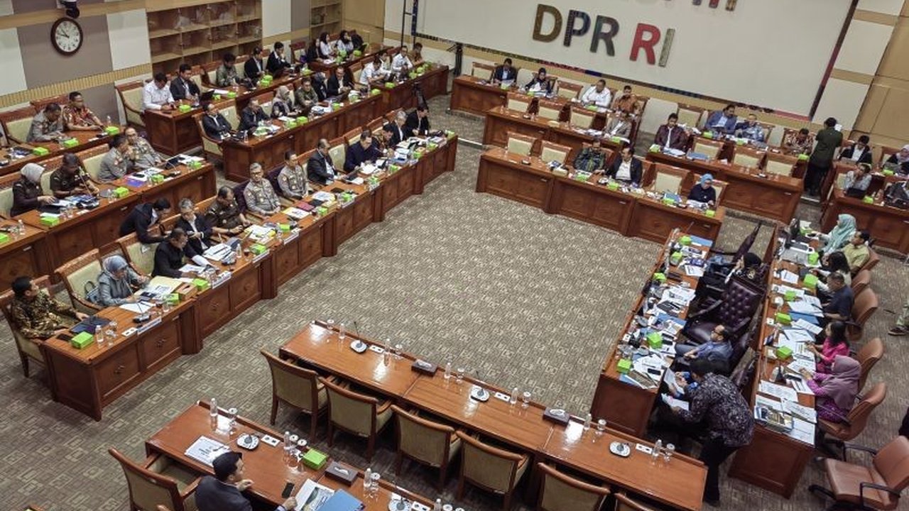 Komisi III DPR RI menggelar rapat kerja dengan delapan mitra kerja membahas efisiensi anggaran tahun 2025 sesuai Inpres Nomor 1 Tahun 2025, dengan tenggat penyerahan data ke Kemenkeu pada 14 Februari 2025.