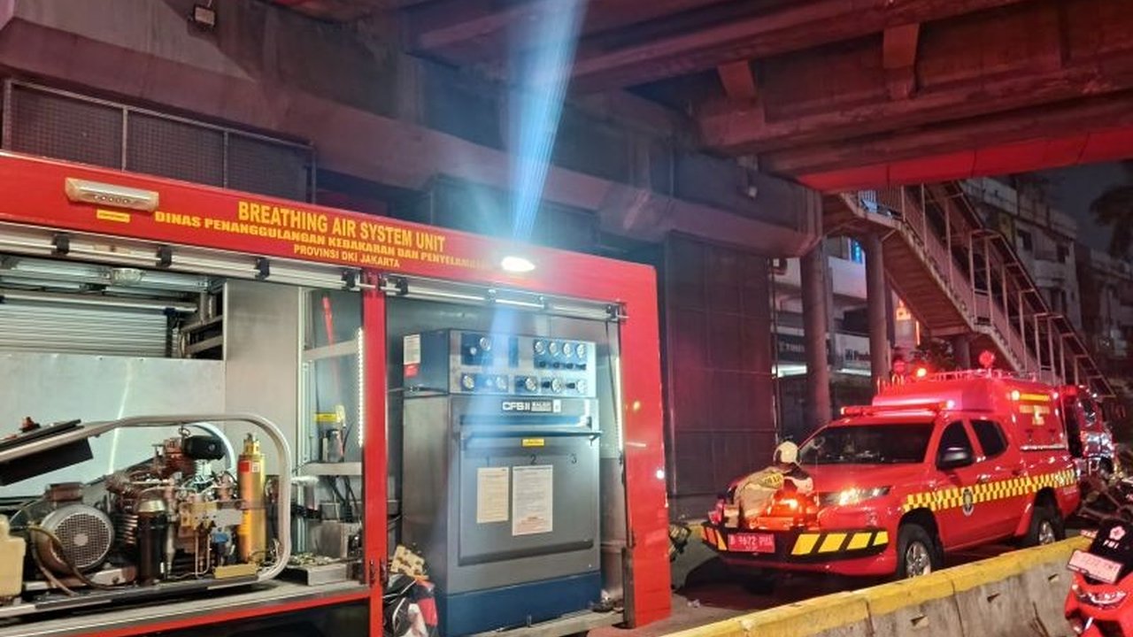 Dinas Gulkarmat Jakarta Pusat berhasil memadamkan kebakaran di ruko samping Atrium Segitiga Blok H, Senen, Jakarta Pusat pada Rabu malam (12/2), pukul 00.20 WIB, tanpa ada korban jiwa.