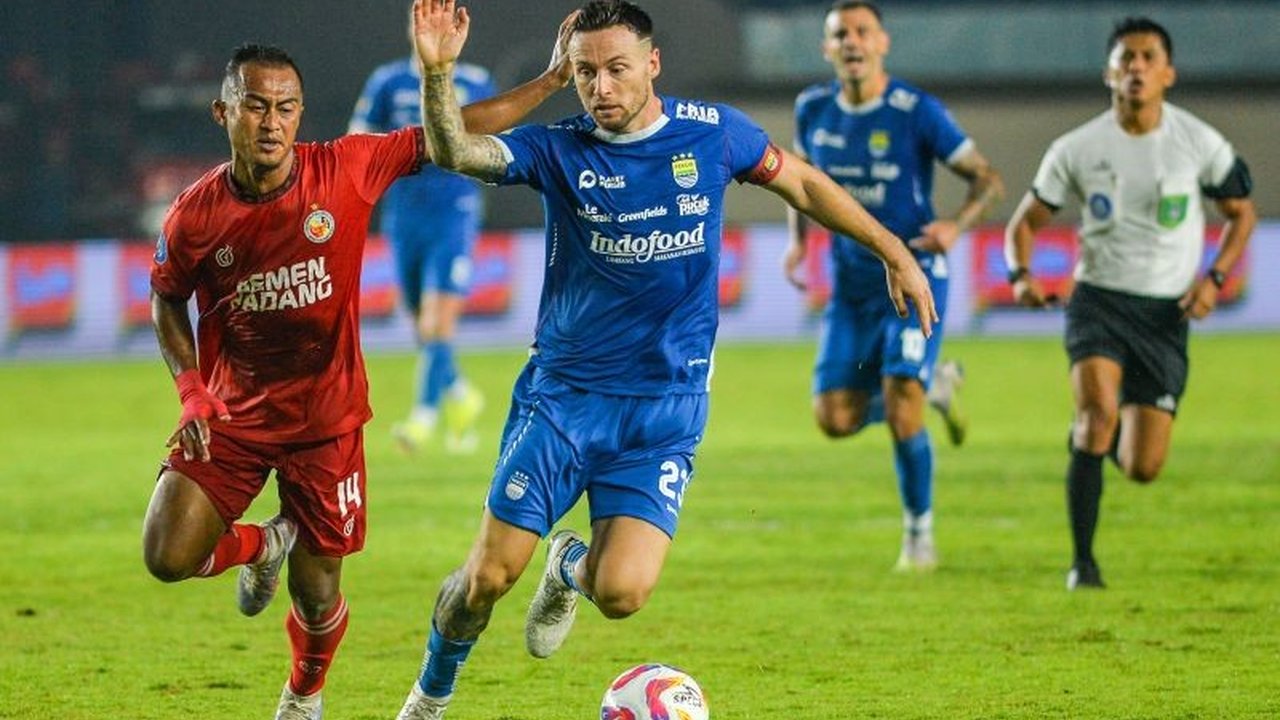 Gelandang Persib Bandung, Marc Klok, optimis timnya bisa meraih hasil positif saat melawan Persija Jakarta pada pekan ke-23 Liga 1 Indonesia, Minggu (16/2), didorong rekor pertemuan positif dan kondisi fisiknya yang sudah pulih.