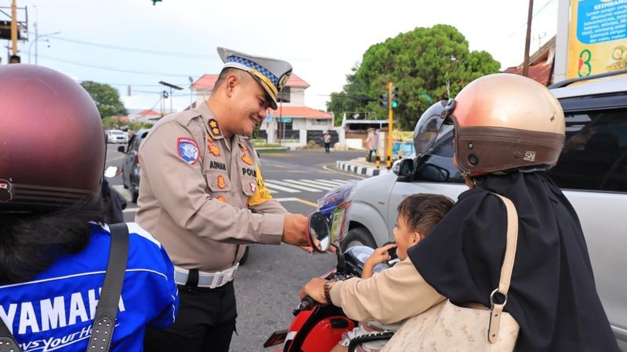 Direktorat Lalu Lintas Polda Maluku Utara meningkatkan patroli dan penertiban pengguna jalan selama Operasi Keselamatan Kieraha 2025 di Ternate dan seluruh Maluku Utara untuk menekan angka kecelakaan lalu lintas dan meningkatkan kesadaran berlalu lintas.