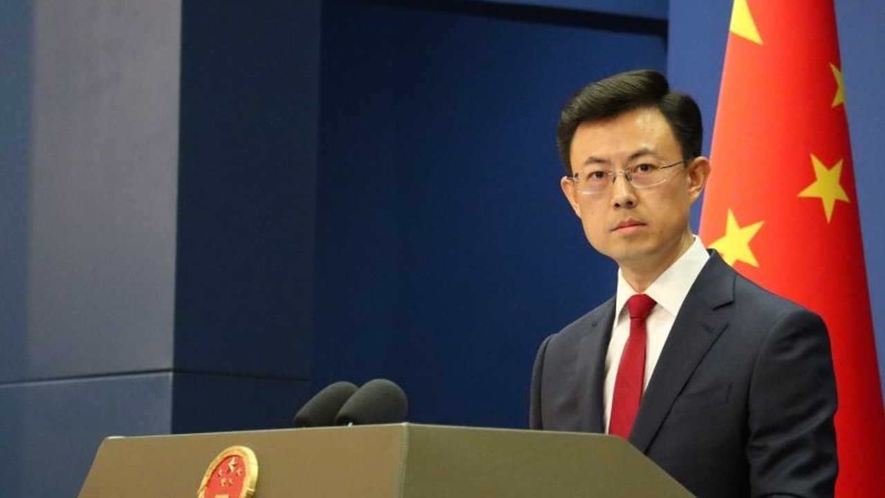 Kementerian Luar Negeri China kembali membantah tudingan bahwa Institut Virologi Wuhan terlibat dalam penciptaan atau kebocoran virus SARS-CoV-2, penyebab pandemi COVID-19, menekankan pentingnya pendekatan ilmiah dalam penyelidikan asal-usul virus tersebu