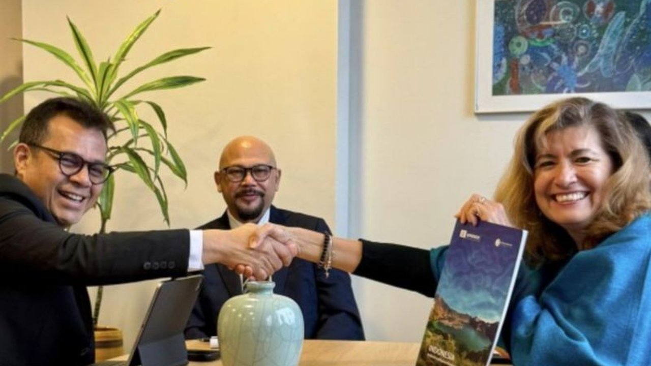 Indonesia mengajukan diri sebagai tuan rumah AI Global South Forum 2024 setelah sukses menyelesaikan penilaian kesiapan UNESCO, menawarkan kolaborasi pengembangan AI yang bertanggung jawab dan etis untuk negara berkembang.