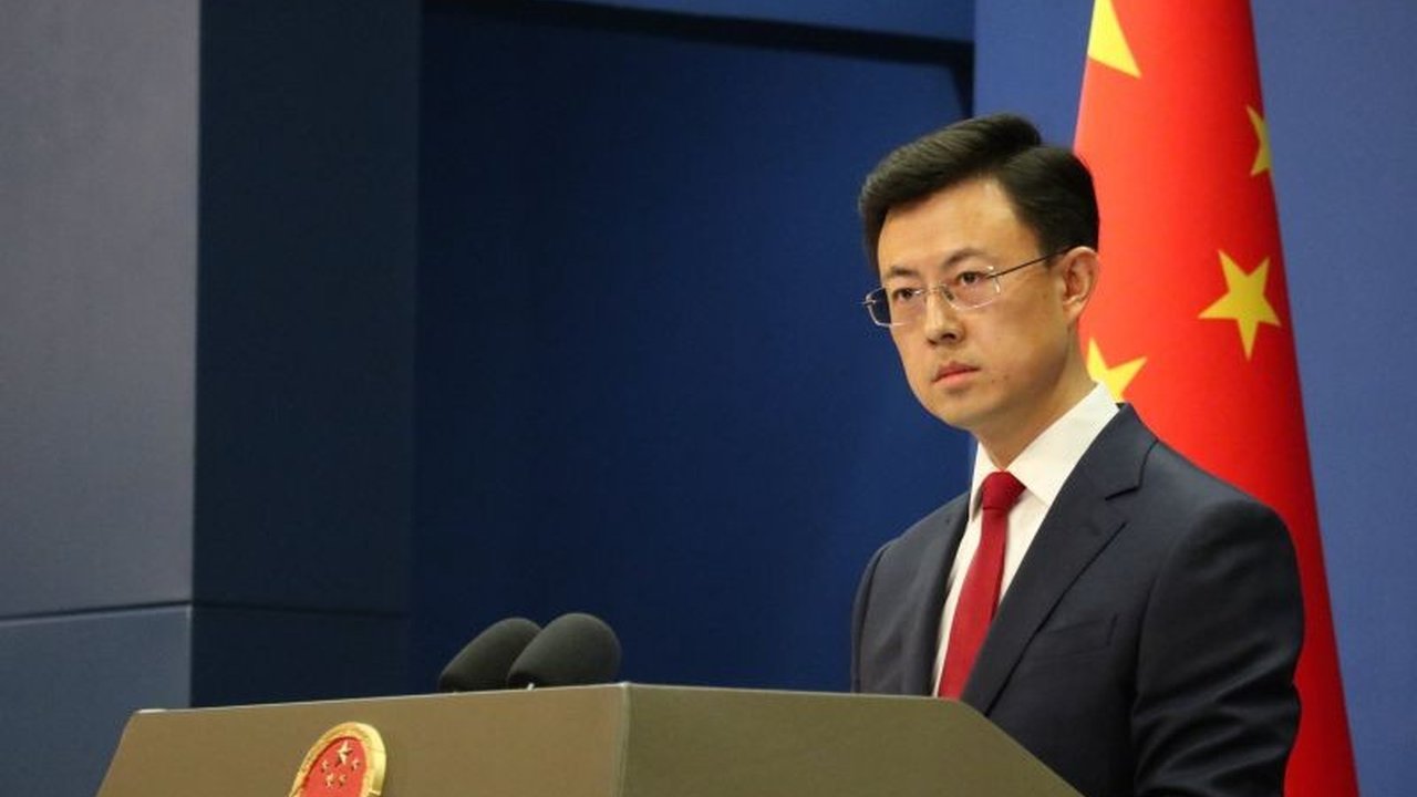 Pemerintah China berupaya meningkatkan citra positif di mata dunia melalui kebijakan bebas visa baru, khususnya bagi wisatawan dari negara ASEAN dan beberapa negara lainnya, demi mendongkrak sektor pariwisata dan perekonomian.